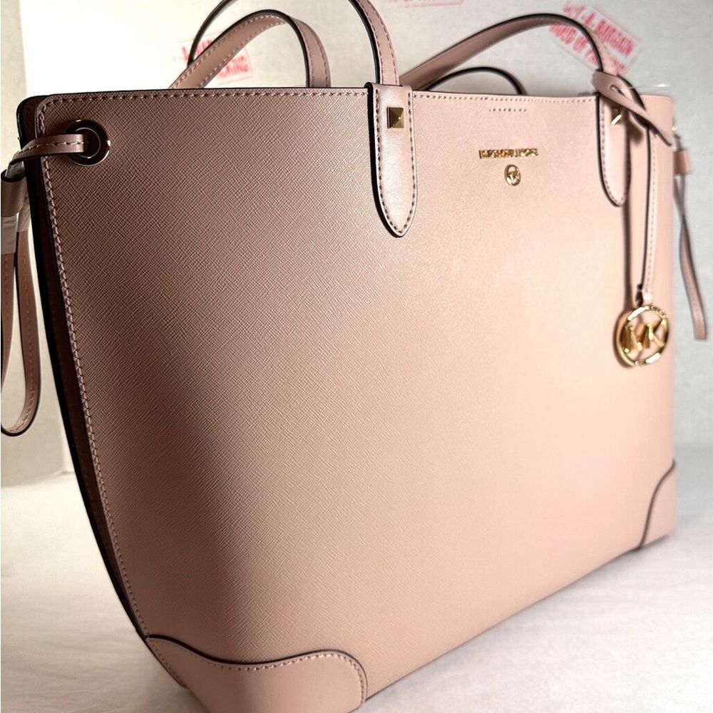 Brand Michael Kors
Edith Large Saffiano Leather Tote Bag - Picture 2 of 14